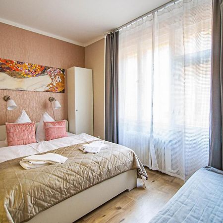 Old Town Rybna Apt By Ruterra Prague Ngoại thất bức ảnh